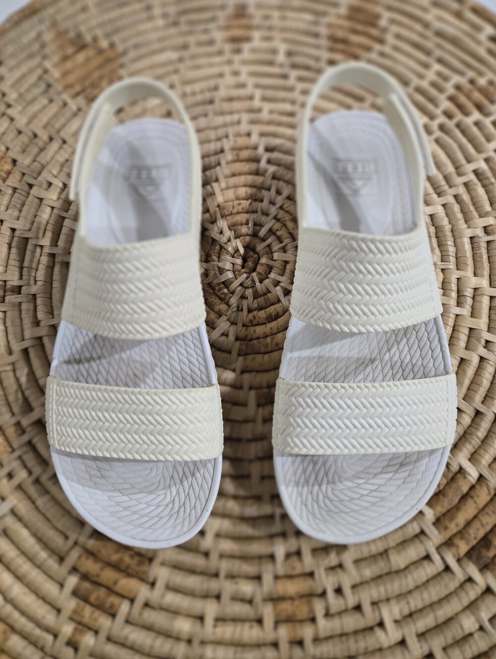 Reef Water Vista White Sandals